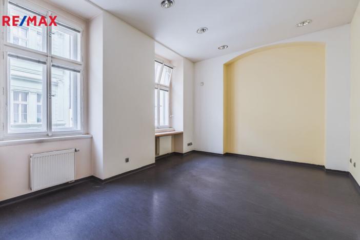 Pronájem obchodního prostoru, Praha - Staré Město, Staroměstské náměstí, 350 m2