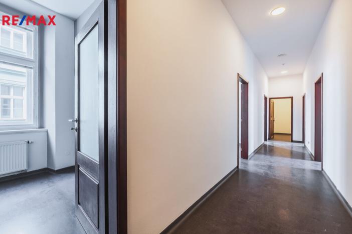 Pronájem obchodního prostoru, Praha - Staré Město, Staroměstské náměstí, 350 m2