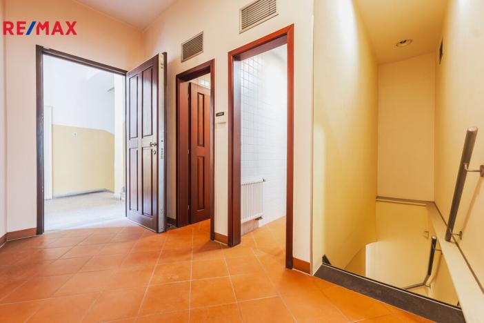 Pronájem obchodního prostoru, Praha - Staré Město, Staroměstské náměstí, 350 m2