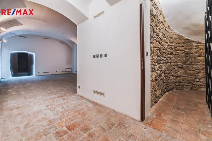 Pronájem obchodního prostoru, Praha - Staré Město, Staroměstské náměstí, 350 m2