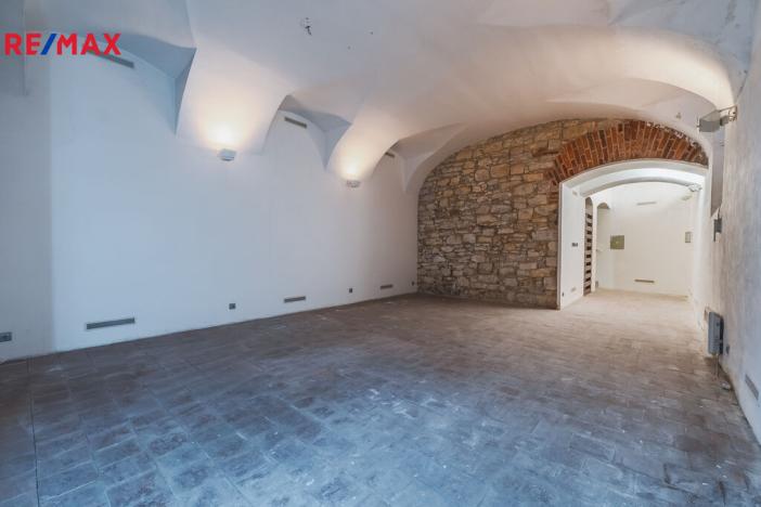 Pronájem obchodního prostoru, Praha - Staré Město, Staroměstské náměstí, 350 m2