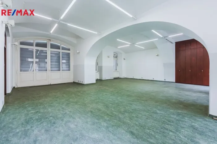 Pronájem obchodního prostoru, Praha - Staré Město, Staroměstské náměstí, 350 m2