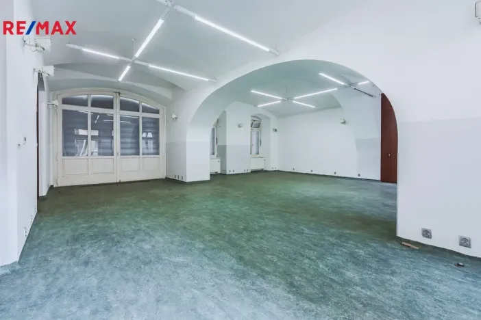 Pronájem obchodního prostoru, Praha - Staré Město, Staroměstské náměstí, 350 m2