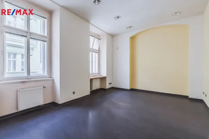 Pronájem obchodního prostoru, Praha - Staré Město, Staroměstské náměstí, 350 m2