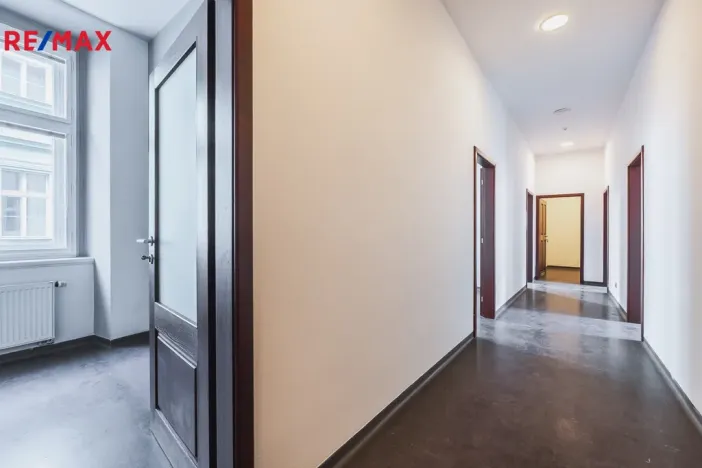 Pronájem obchodního prostoru, Praha - Staré Město, Staroměstské náměstí, 350 m2