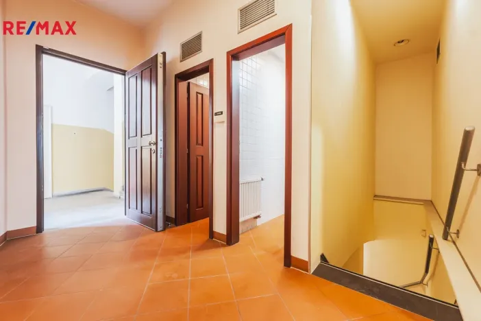 Pronájem obchodního prostoru, Praha - Staré Město, Staroměstské náměstí, 350 m2