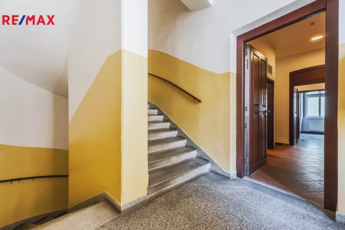 Pronájem obchodního prostoru, Praha - Staré Město, Staroměstské náměstí, 350 m2