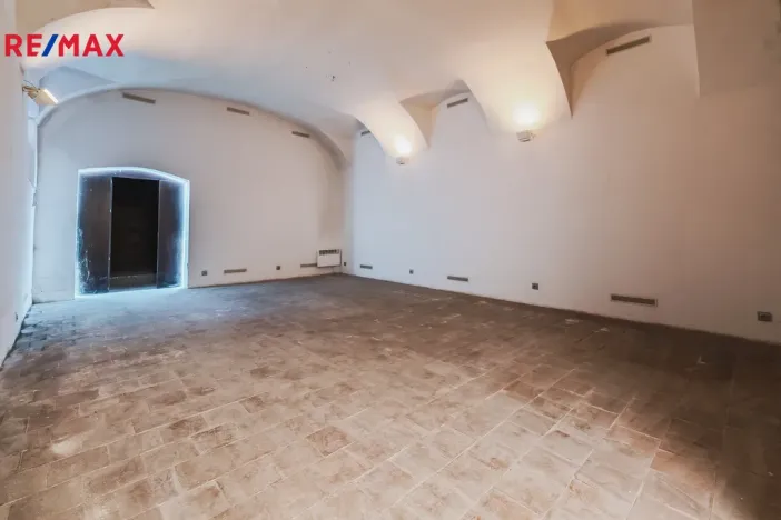 Pronájem obchodního prostoru, Praha - Staré Město, Staroměstské náměstí, 350 m2