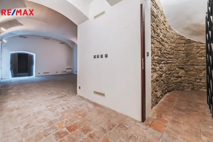 Pronájem obchodního prostoru, Praha - Staré Město, Staroměstské náměstí, 350 m2