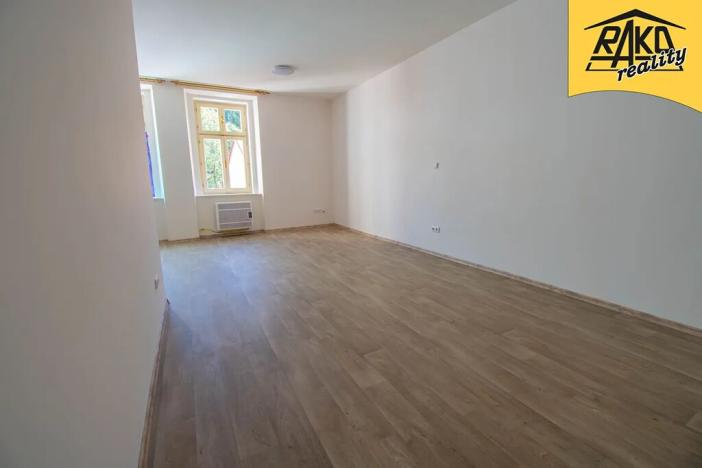 Pronájem bytu 1+kk, Trutnov, Krakonošovo náměstí, 37 m2