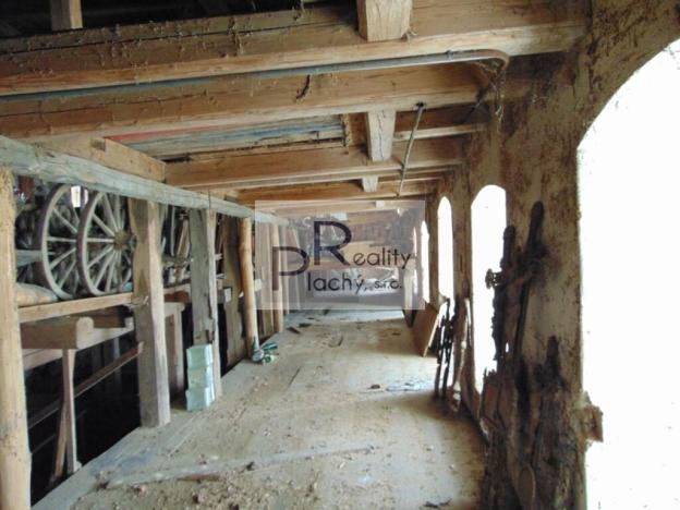 Prodej obchodního prostoru, Znojmo - Oblekovice, 1530 m2