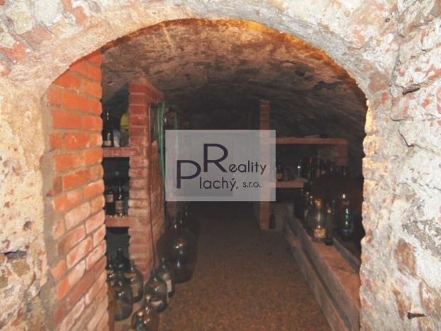 Prodej obchodního prostoru, Znojmo - Oblekovice, 1530 m2