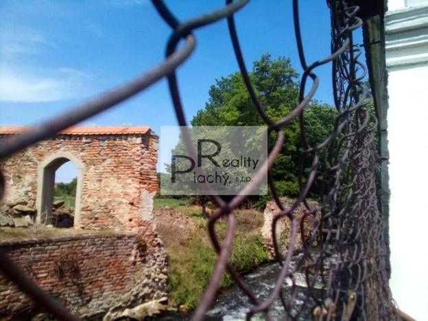 Prodej obchodního prostoru, Znojmo - Oblekovice, 1530 m2