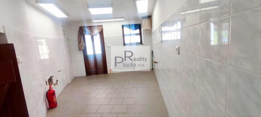 Pronájem obchodního prostoru, Znojmo, 300 m2