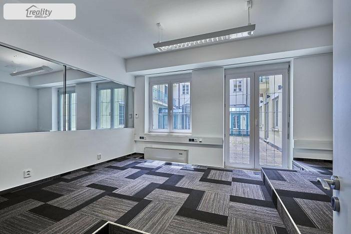 Pronájem kanceláře, Praha - Nové Město, Soukenická, 244 m2