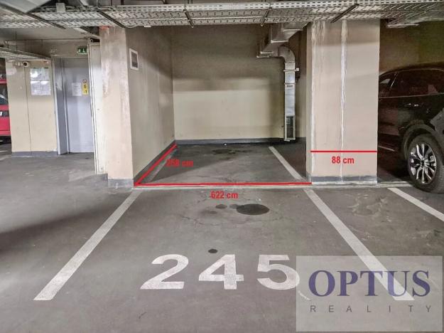 Pronájem garážového stání, Praha - Vinohrady, Korunní, 16 m2