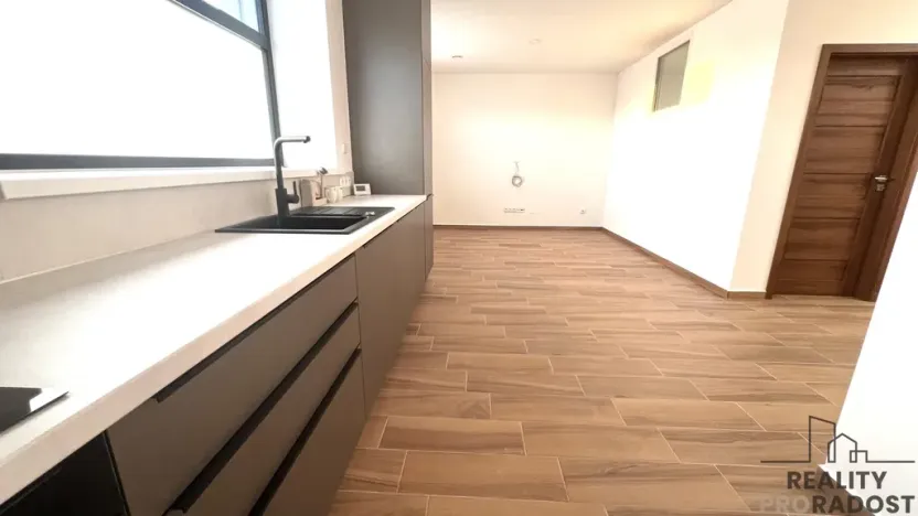 Pronájem bytu 2+kk, Lažany, 52 m2