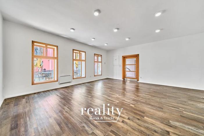 Pronájem obchodního prostoru, Znojmo, Horní náměstí, 36 m2