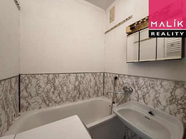 Prodej bytu 3+1, Ostrov, Masarykova, 70 m2