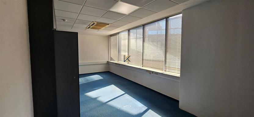 Pronájem kanceláře, Nupaky, okres praha-východ, 322 m2