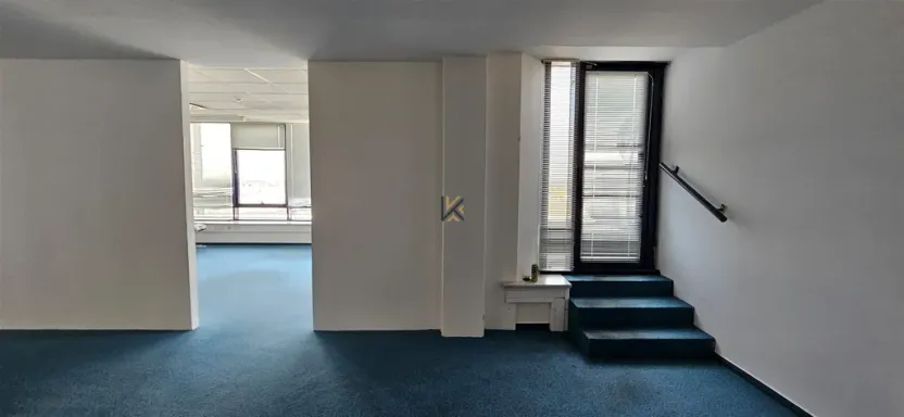 Pronájem kanceláře, Nupaky, okres praha-východ, 322 m2