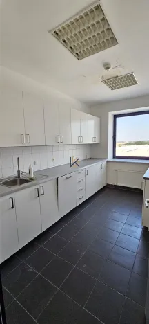Pronájem kanceláře, Nupaky, okres praha-východ, 555 m2