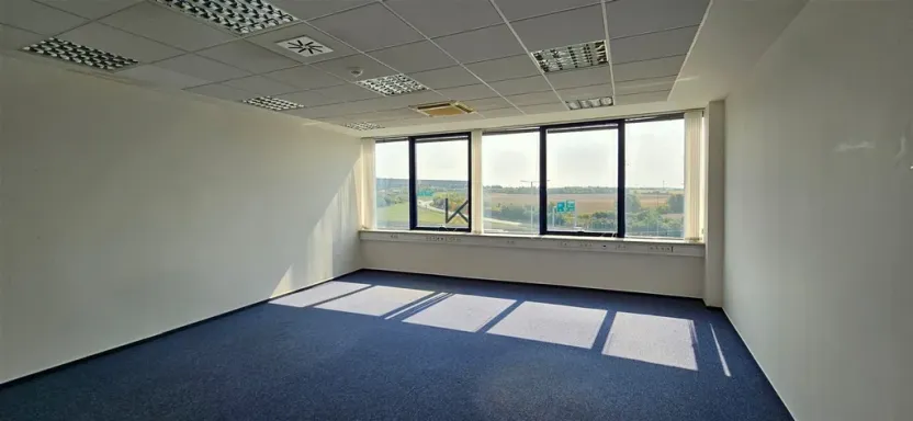 Pronájem kanceláře, Nupaky, okres praha-východ, 555 m2
