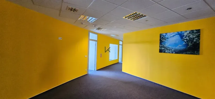 Pronájem kanceláře, Nupaky, okres praha-východ, 555 m2