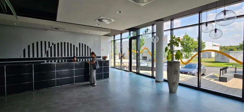 Pronájem kanceláře, Nupaky, okres praha-východ, 555 m2