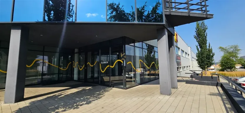Pronájem kanceláře, Nupaky, okres praha-východ, 555 m2