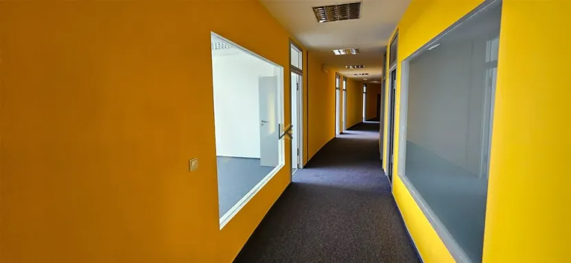 Pronájem kanceláře, Nupaky, okres praha-východ, 555 m2