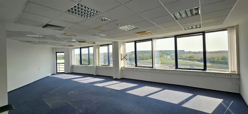 Pronájem kanceláře, Nupaky, okres praha-východ, 555 m2