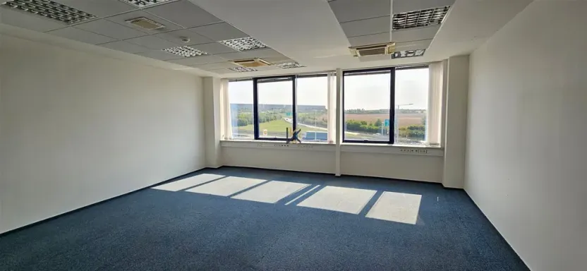 Pronájem kanceláře, Nupaky, okres praha-východ, 555 m2