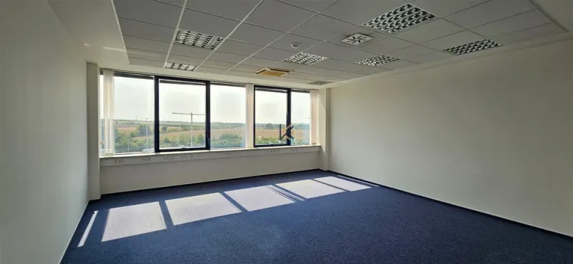 Pronájem kanceláře, Nupaky, okres praha-východ, 555 m2