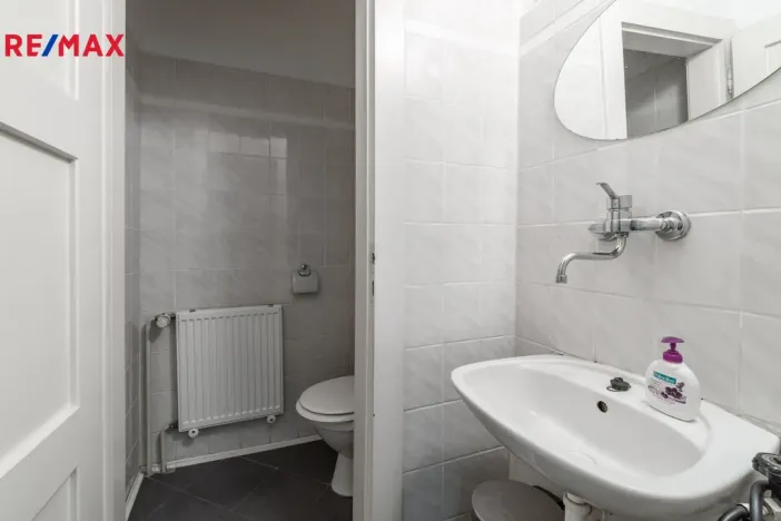 Pronájem kanceláře, Praha - Nusle, Hvězdova, 82 m2