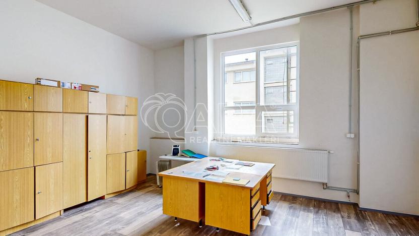 Prodej skladu, Luby, 1700 m2