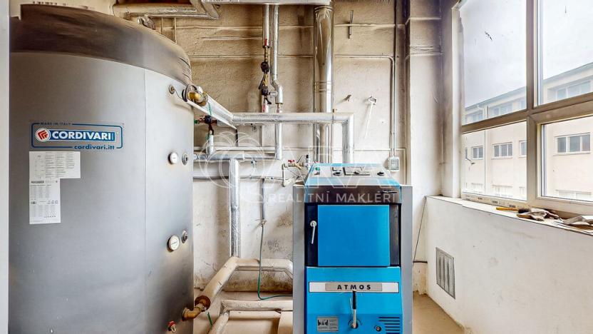 Prodej skladu, Luby, 1700 m2