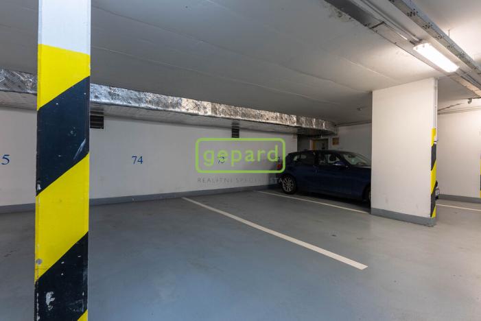 Prodej garážového stání, Praha, náměstí Přátelství, 12 m2