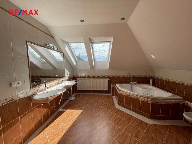 Prodej rodinného domu, Mukařov, Zvonečková, 230 m2