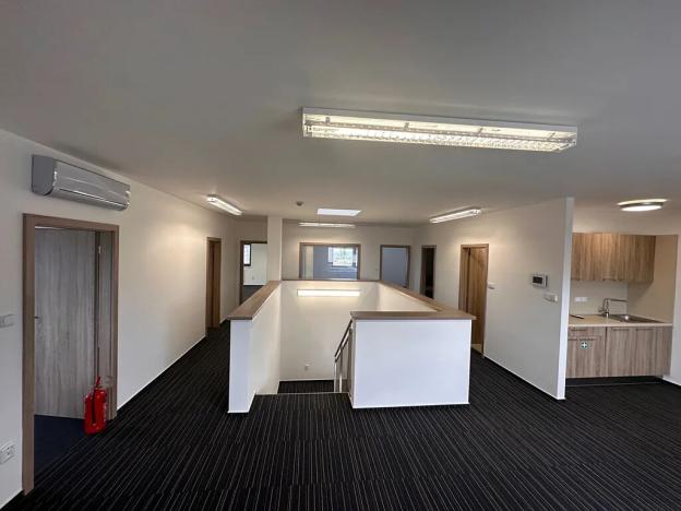 Pronájem kanceláře, Moravany, Bohunická cesta, 300 m2