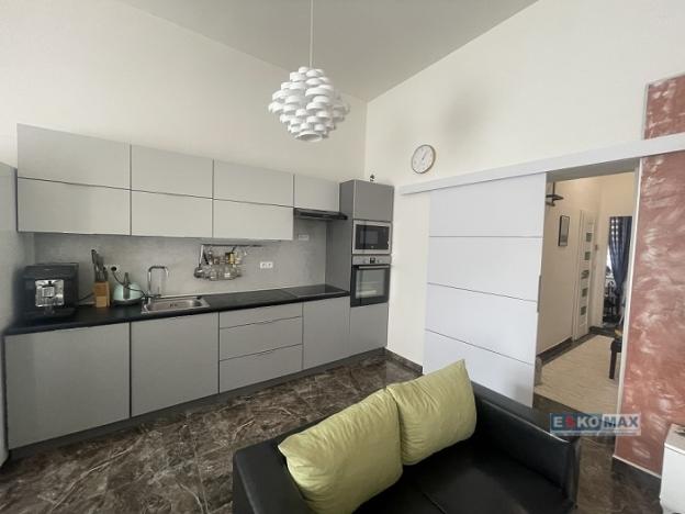 Prodej bytu 1+kk, Břeclav, Sady 28. října, 57 m2