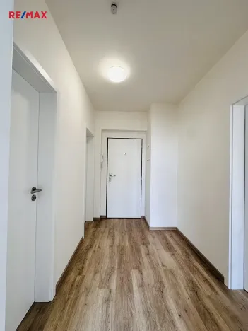 Pronájem bytu 2+kk, Praha - Černý Most, Dobrovolného, 42 m2