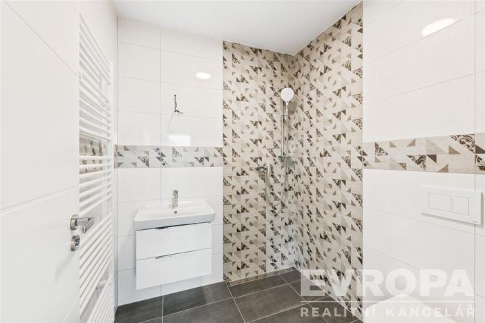 Pronájem rodinného domu, Líbeznice, Jižní, 320 m2