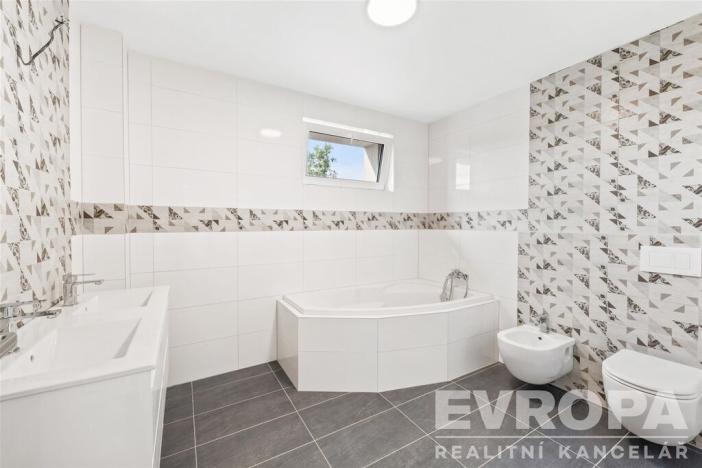 Pronájem rodinného domu, Líbeznice, Jižní, 320 m2