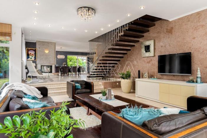 Prodej rodinného domu, Praha - Kolovraty, V louce, 495 m2