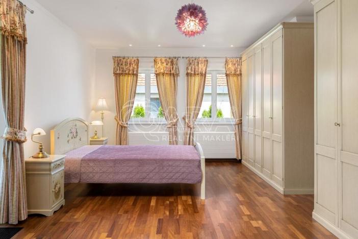 Prodej rodinného domu, Praha - Kolovraty, V louce, 495 m2