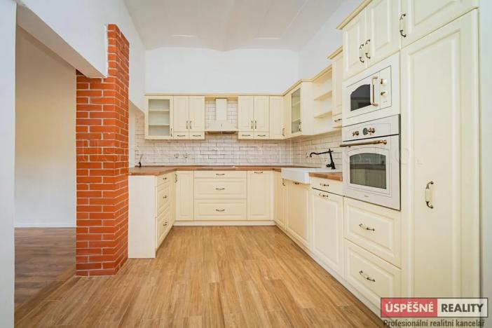 Prodej komerční nemovitosti, Chožov, 737 m2