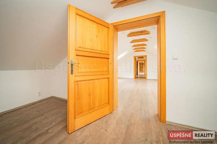 Prodej komerční nemovitosti, Chožov, 737 m2