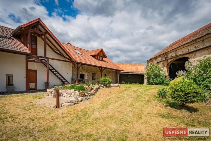 Prodej komerční nemovitosti, Chožov, 737 m2