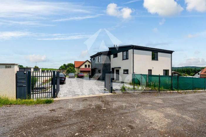 Prodej bytu 4+kk, Okrouhlo, 152 m2